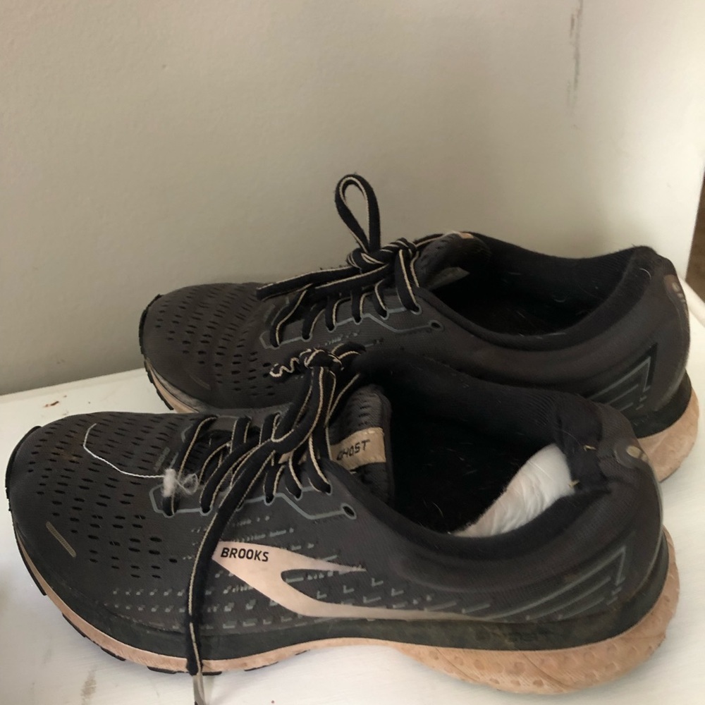 Used womens brooks ghost 13 size 9
